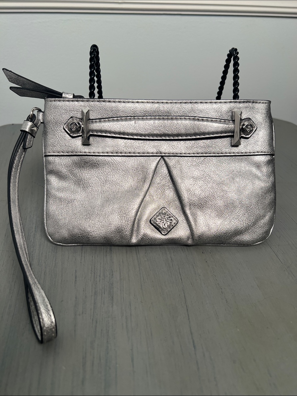 Vera Wang Metallic Silver Wristlet Bag. Credit card slots. Lightweight & pretty